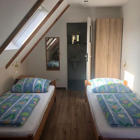 미엘노 Dom Pod Sosnami B&B 외부 사진