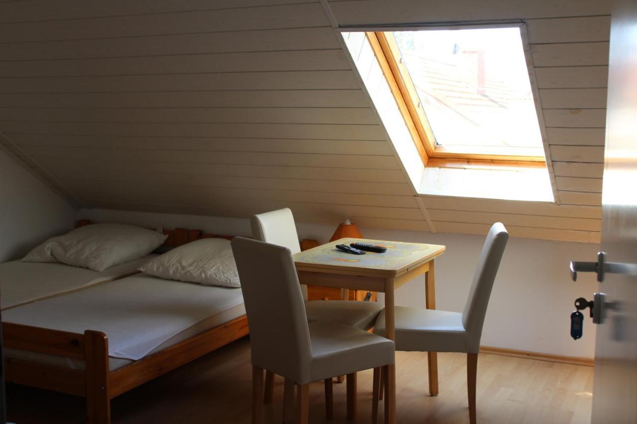 미엘노 Dom Pod Sosnami B&B 외부 사진