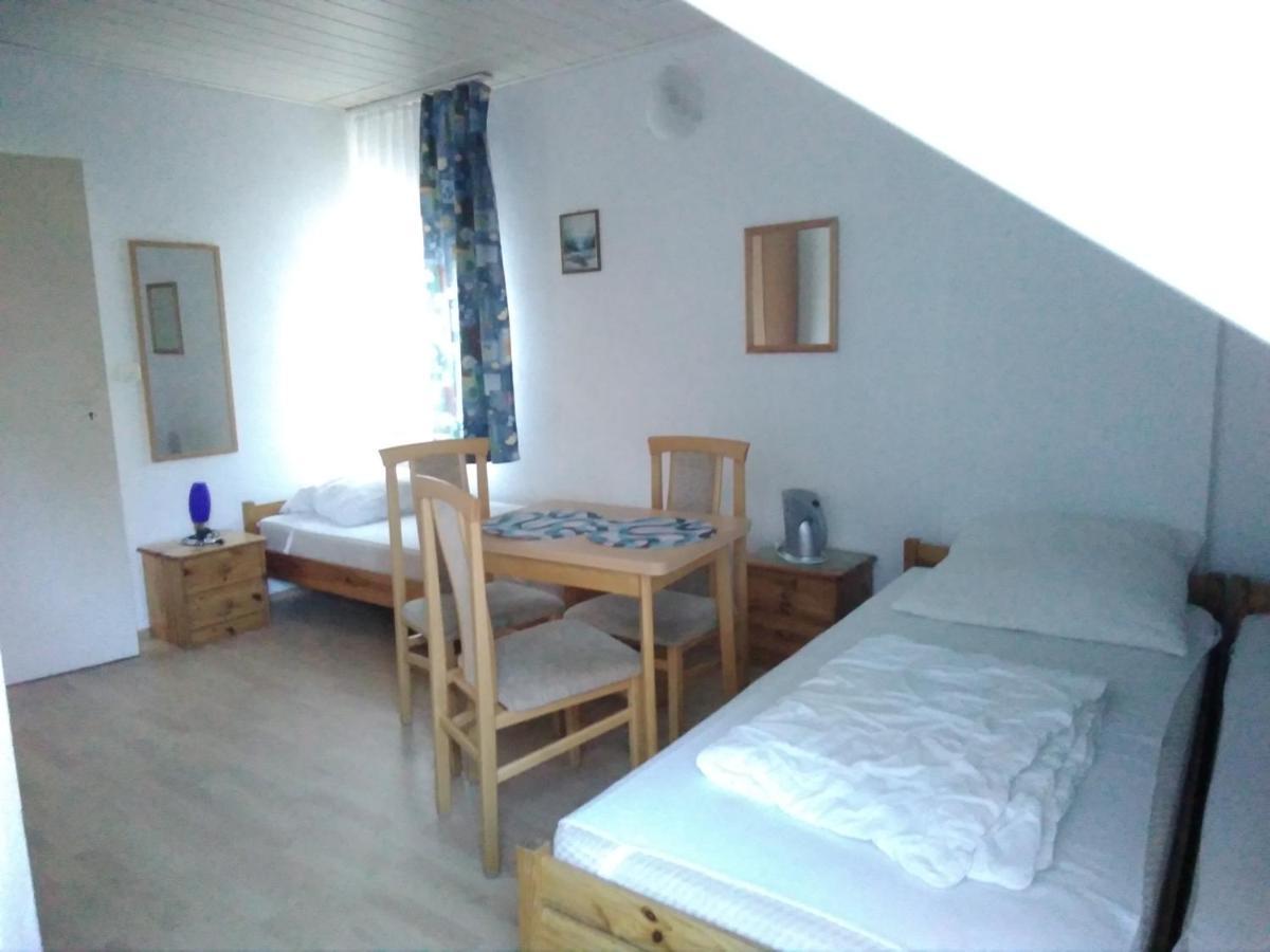 미엘노 Dom Pod Sosnami B&B 외부 사진
