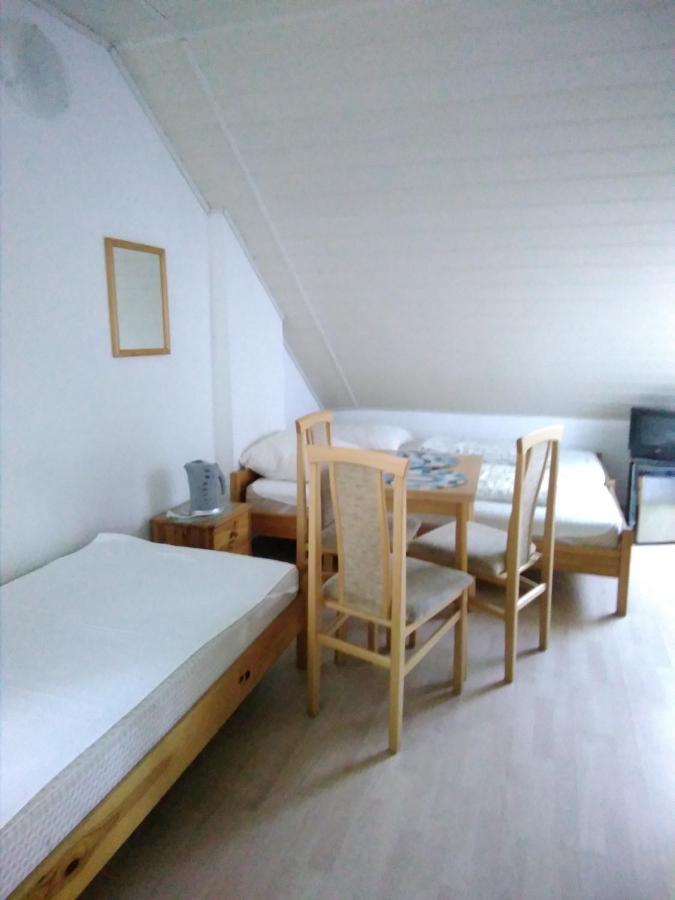 미엘노 Dom Pod Sosnami B&B 외부 사진