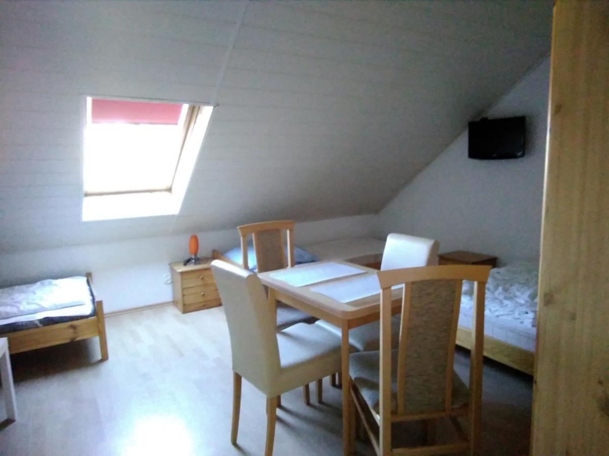 미엘노 Dom Pod Sosnami B&B 외부 사진