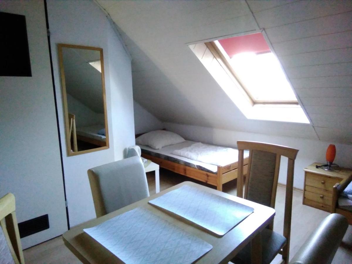 미엘노 Dom Pod Sosnami B&B 외부 사진