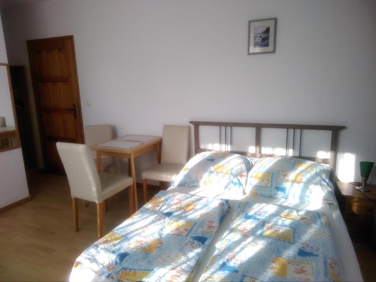 미엘노 Dom Pod Sosnami B&B 외부 사진