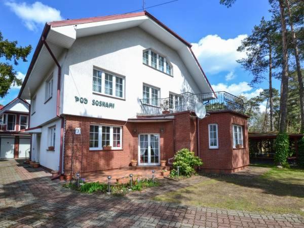 미엘노 Dom Pod Sosnami B&B 외부 사진